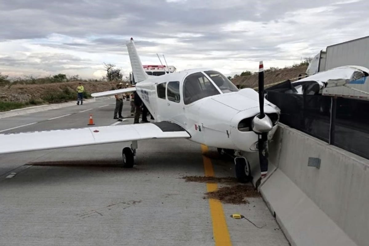 Avioneta Aterriza De Emergencia En Autopista De Guadalajara Quinto Poder