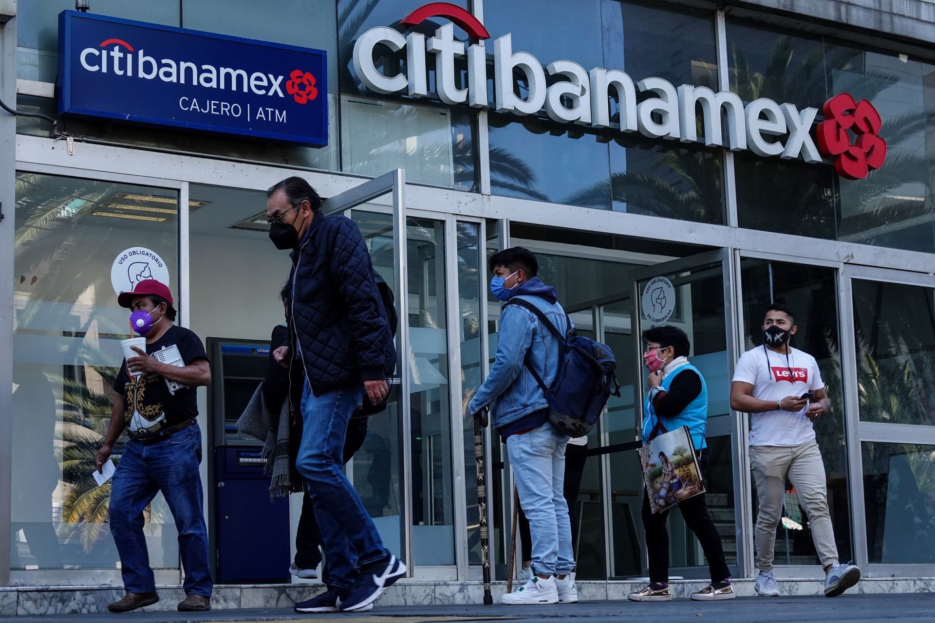 Juez frena venta de Banamex por conflicto con Oceanografía Quinto Poder