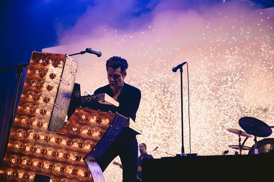 The Killers Cumple Sue O De Fan Mexicano Y Lo Sube A Tocar La Bater A