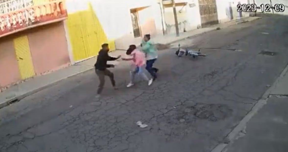 VIDEO Sujeto Intenta Secuestrar A Menor En Ecatepec Madre Lo Enfrenta