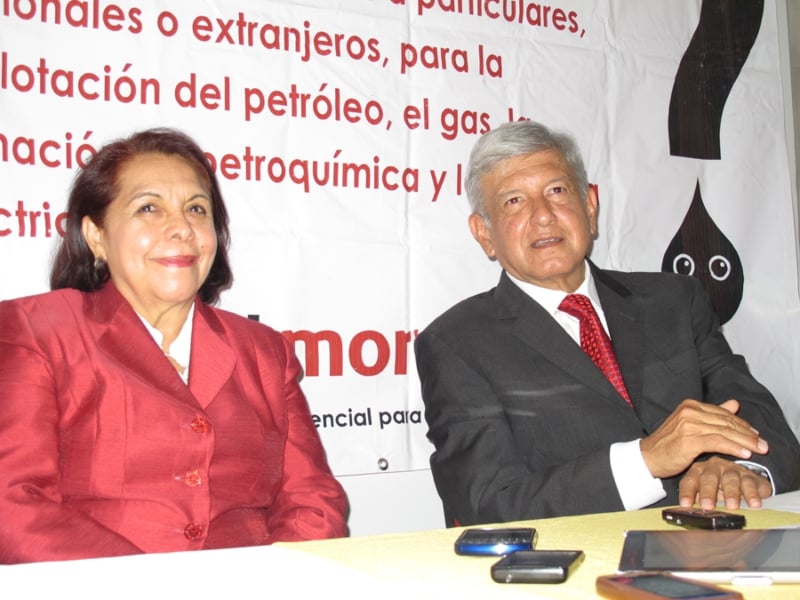 Celia Maya y AMLO en 2014 Celia Maya y AMLO en 2014