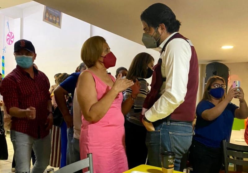 Es candidato a diputado federal Es candidato a diputado federal