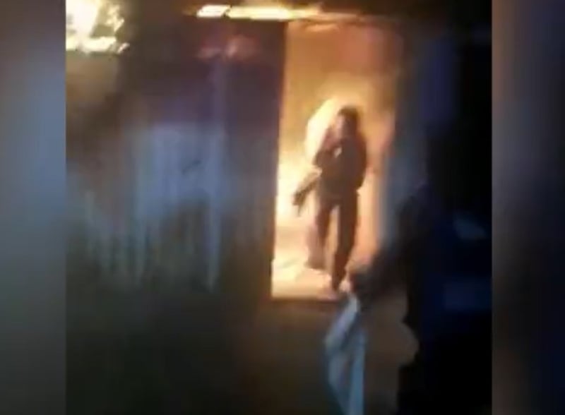 Los agentes rescataron a los adultos mayores Los agentes rescataron a los adultos mayores