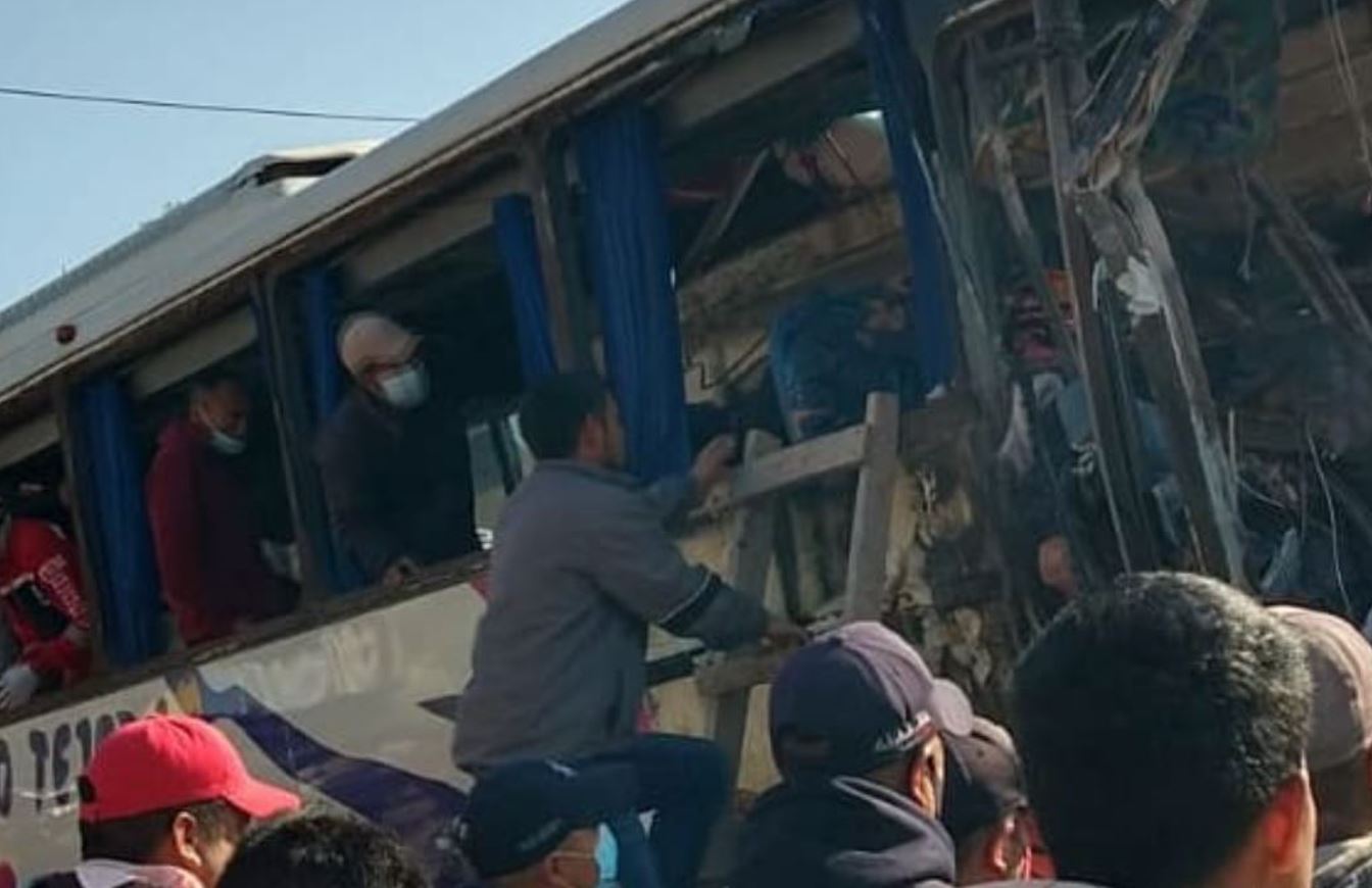 Autobús Se Queda Sin Frenos Y Se Impacta Contra Casa En El Estado De ...