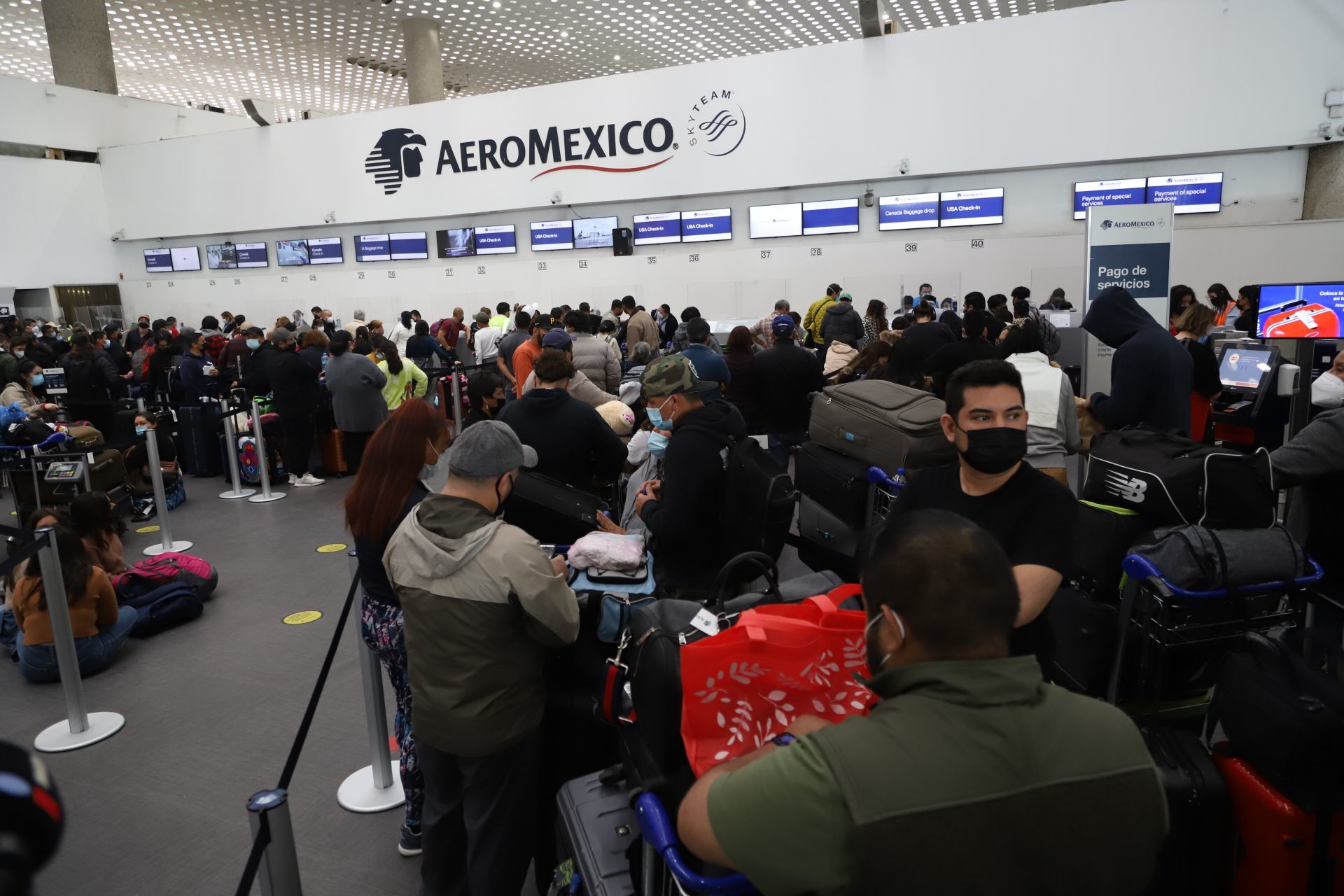 Aeroméxico cancela vuelos por COVID-19