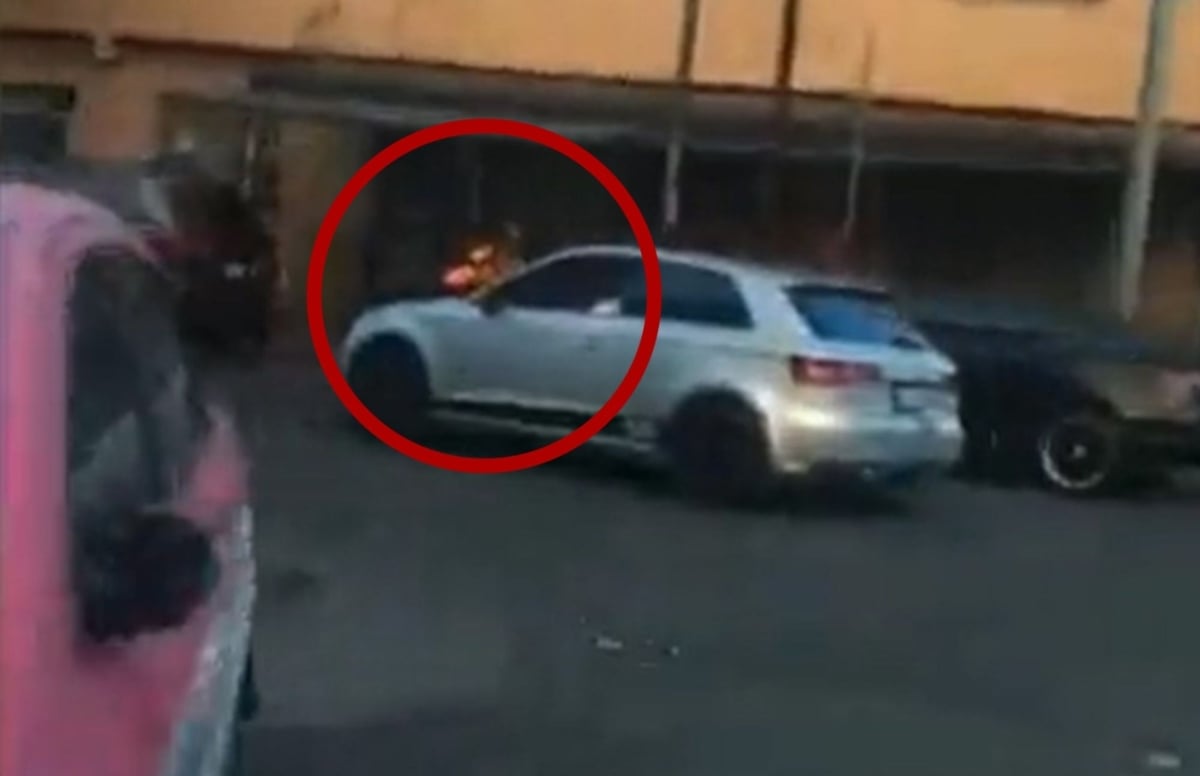 Conductor embiste a policía y se lo lleva sobre el cofre de su vehículo