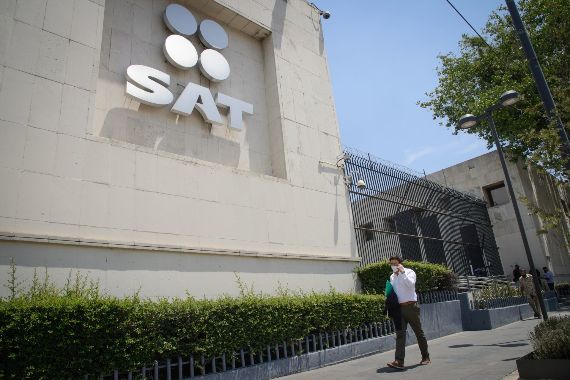 ¿Bromeas con el concepto de tus transferencias? Podría traerte problemas con el SAT