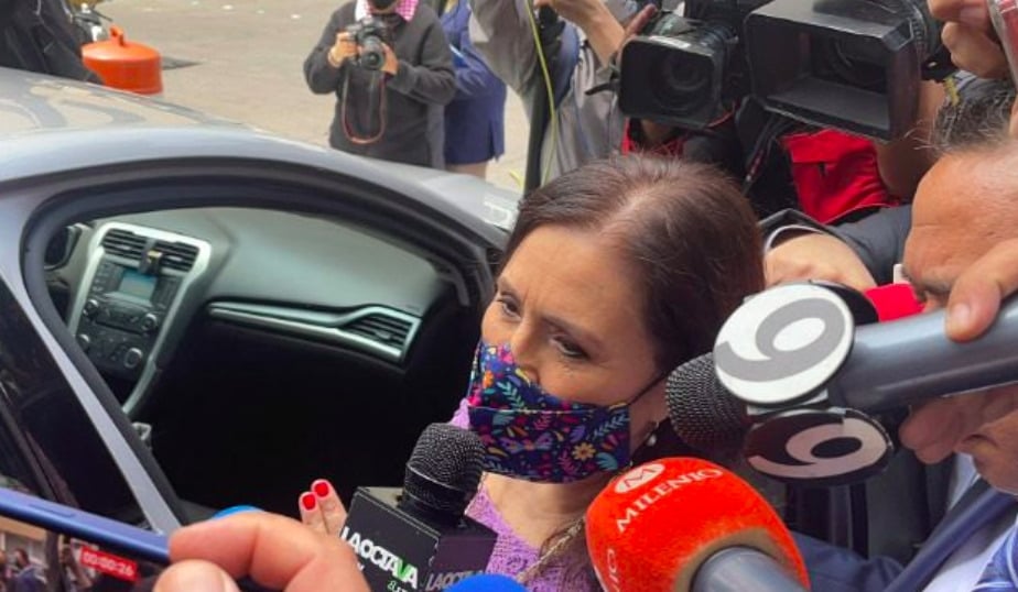 Rosario Robles reaparece en la FGR para firmar y entregar su pasaporte