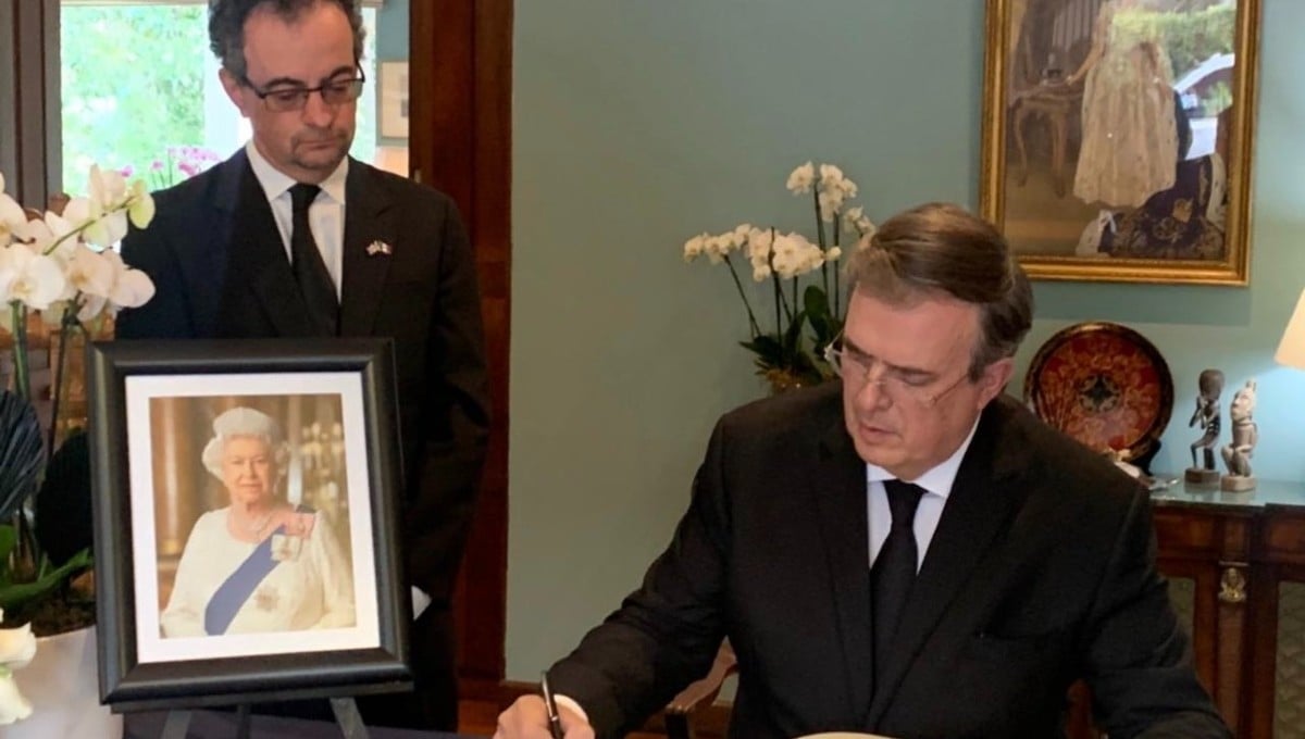 Marcelo Ebrard irá en representación de México a funeral de la reina Isabel II