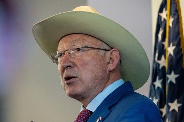 Construcción de muro fronterizo no distraerá la relación entre México y EU: Ken Salazar