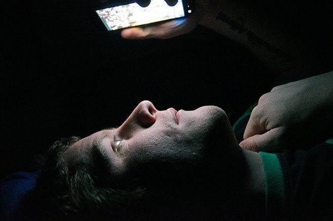 ¿Celular y fertilidad masculina? Un estudio revela la relación entre el uso excesivo y la disminución de espermas