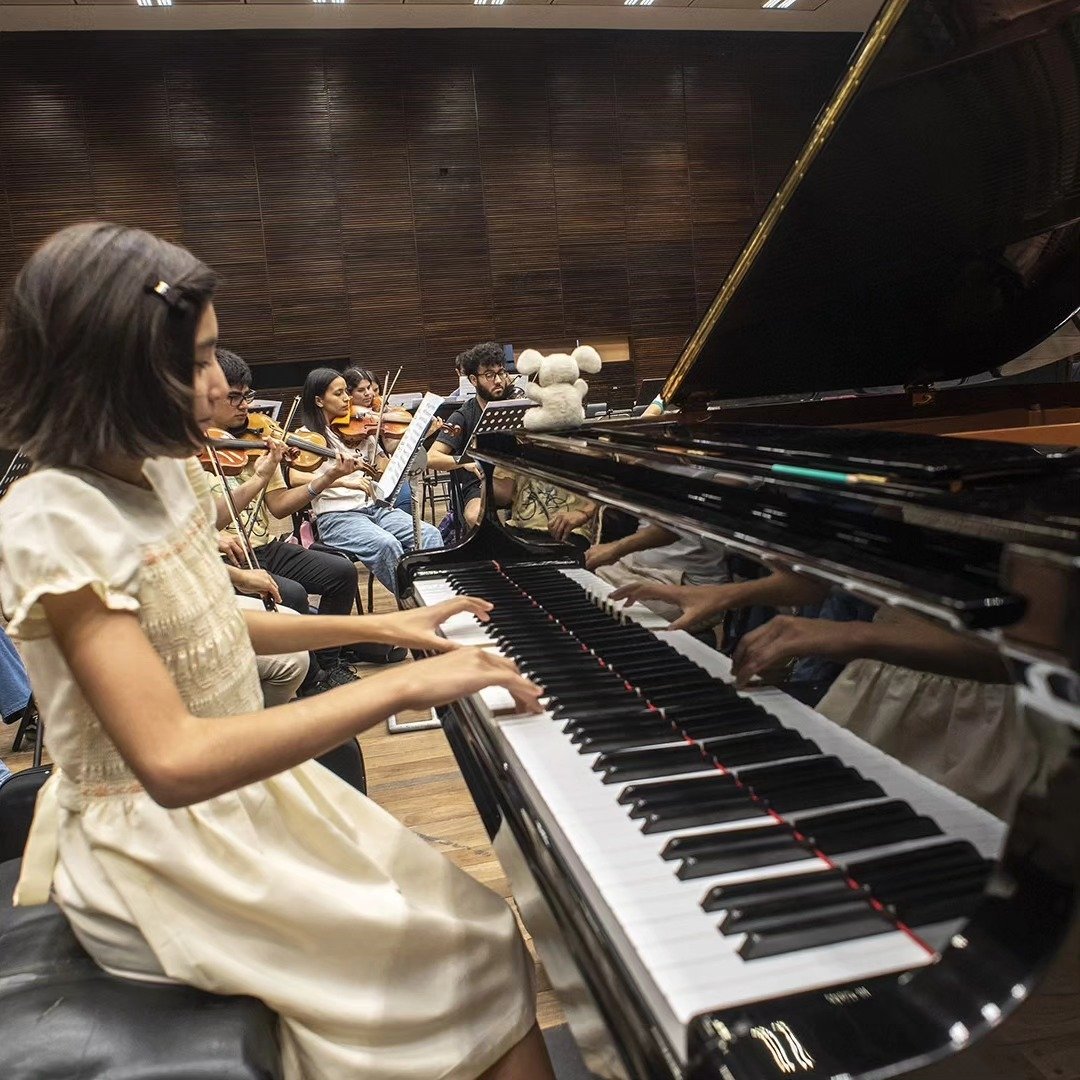 Ana Paula Rodríguez, la niña pianista prodigio dará su primer presentación junto a su peluche