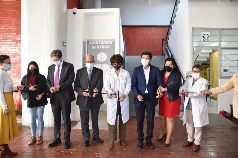 Inauguran baño sin género en la Facultad de Medicina de la UNAM