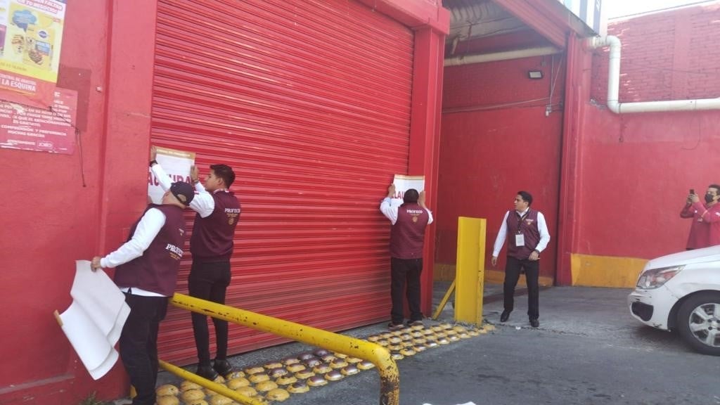 Profeco clausura tienda del  Zorro Abarrotero por revisar tickets; los multa con 1mdp