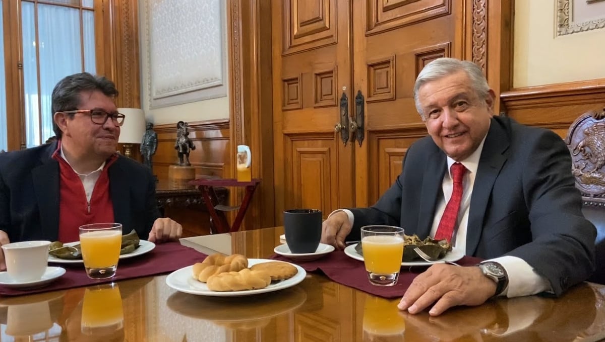 AMLO exhibe a Monreal en la mañanera y el senador le responde