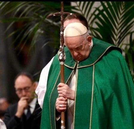 Criminalizar personas LGBT es pecado, asegura Papa Francisco
