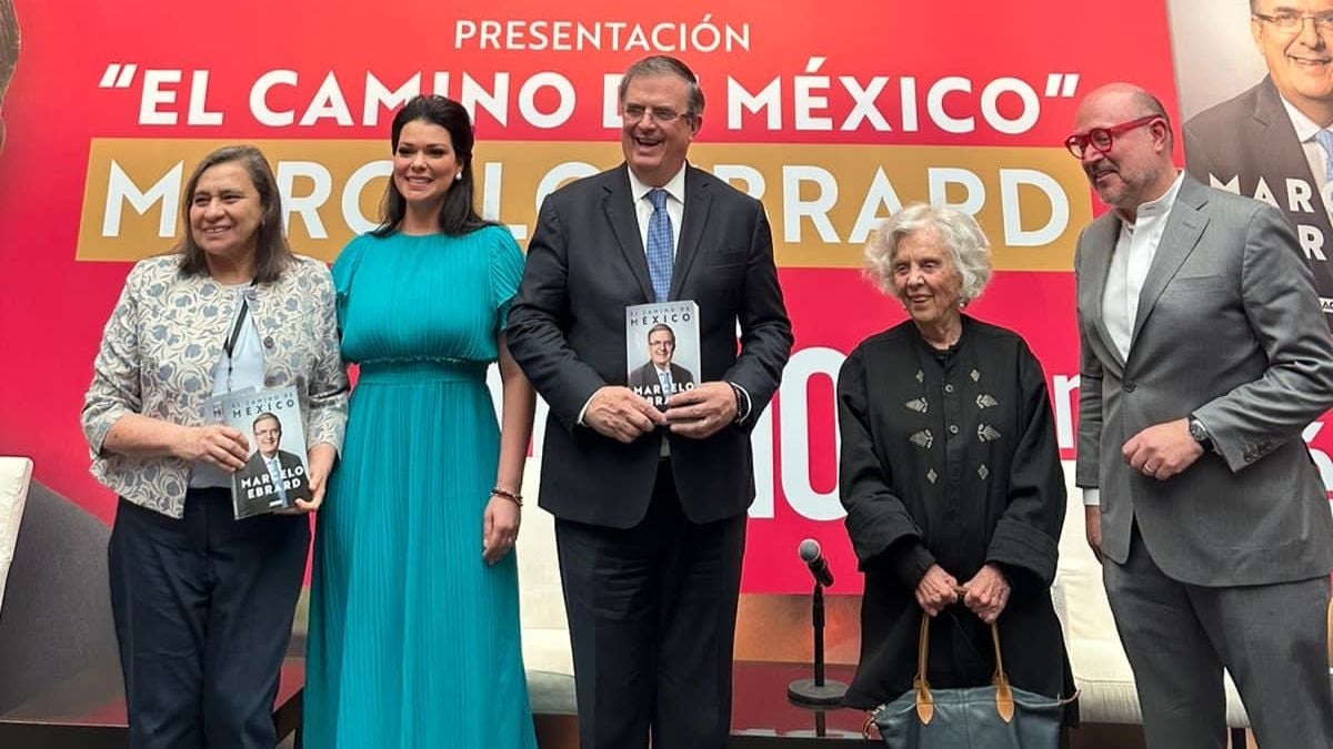 Elecciones 2024: gritan presidente a Ebrard durante presentación de libro