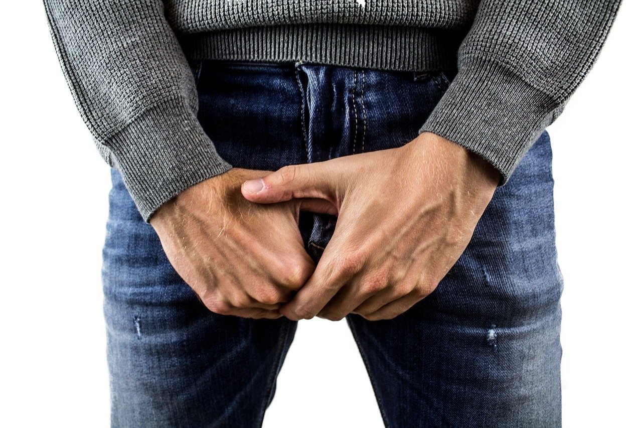 Estudio revela por qué hombres mienten en el tamaño de su pene