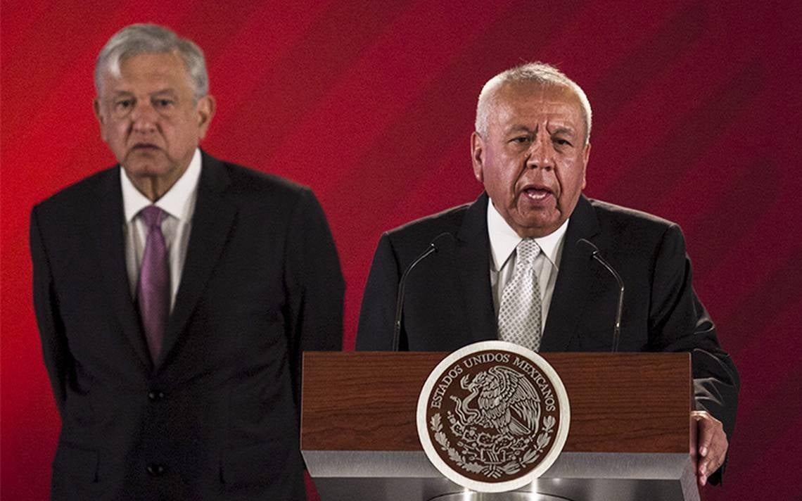 AMLO revela si despedirán a Francisco Garduño por muerte de 40 migrantes