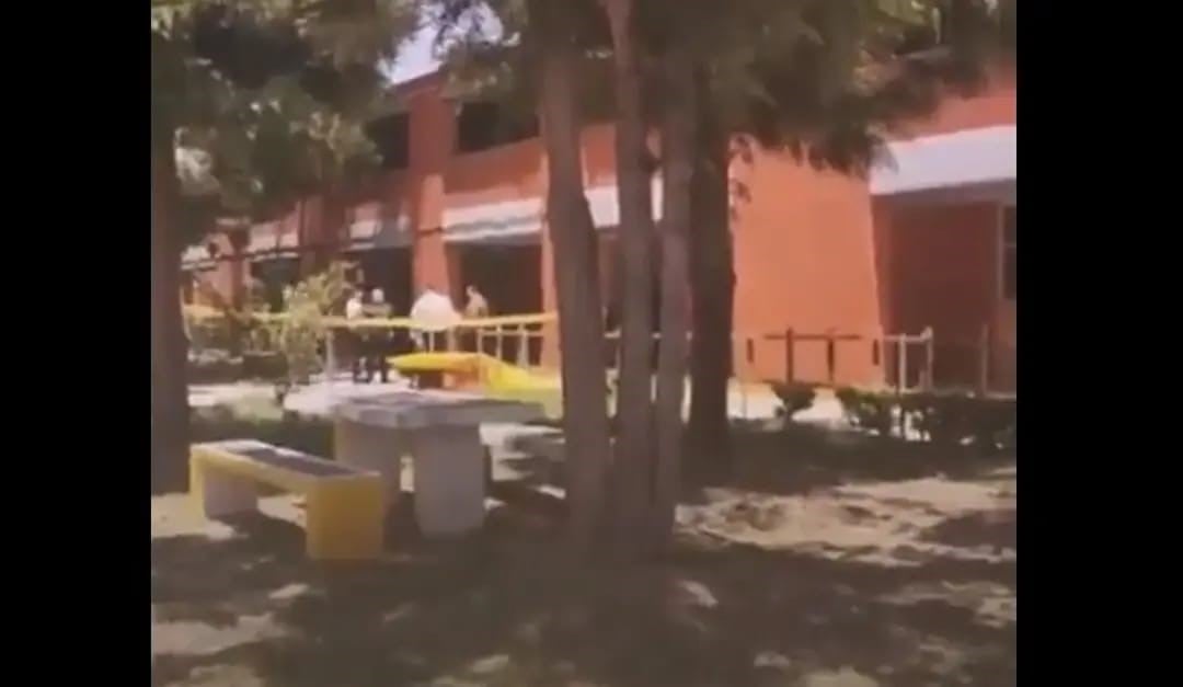 Estudiante muere tras caer del primer piso de secundaria en Edomex
