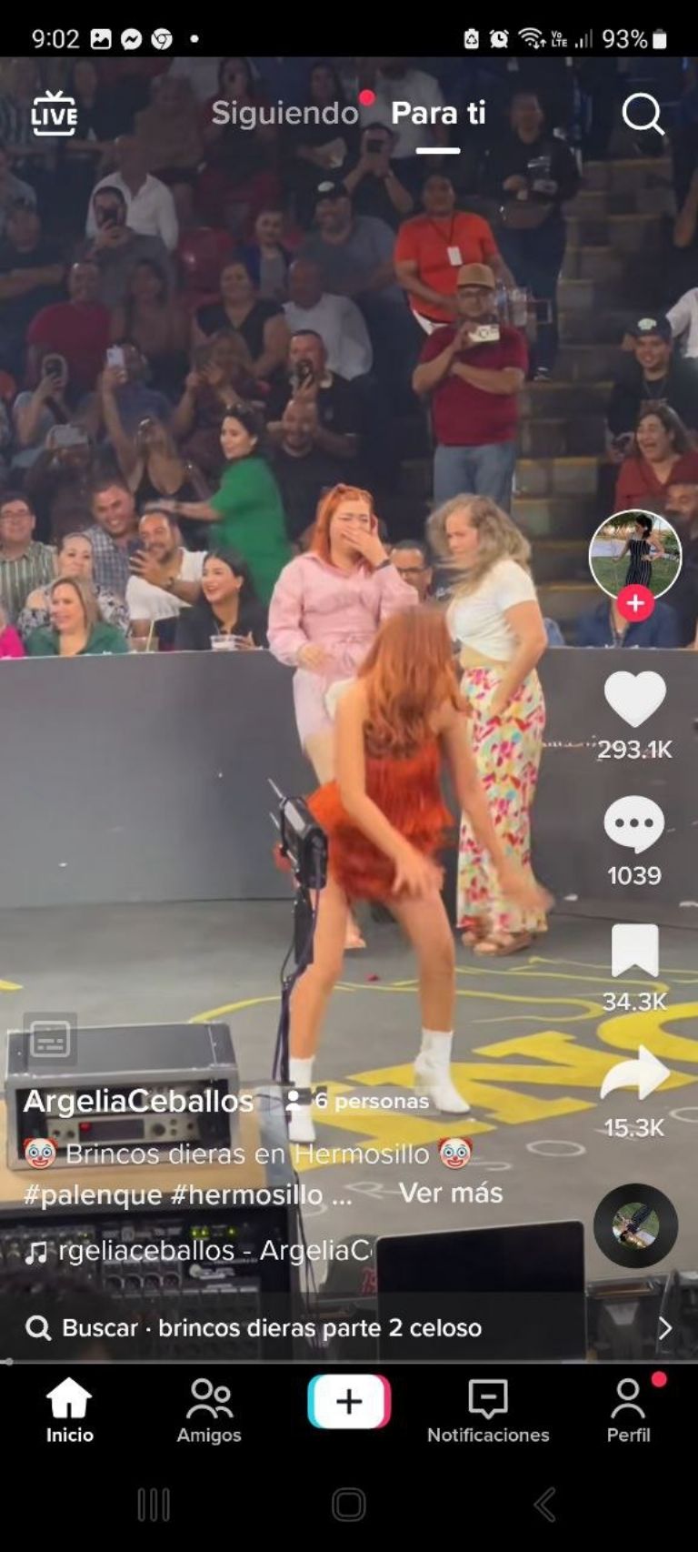 Hermosa mujer conquista show de payaso Brincos Dieras con atrevido twerking  | Quinto Poder