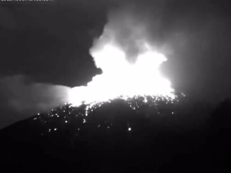 Reportan caída de ceniza en la CDMX tras explosión del volcán Popocatépetl