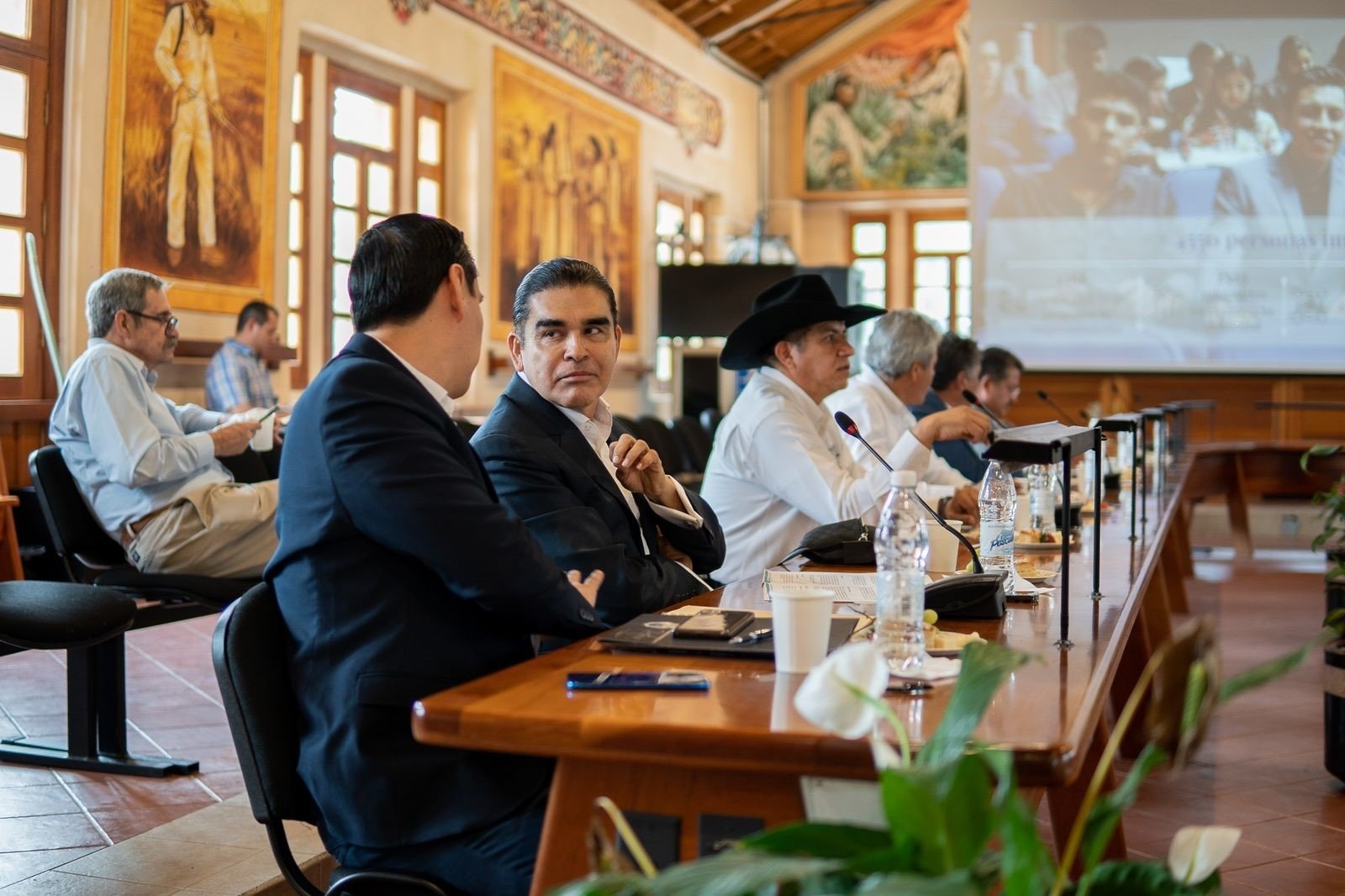 Preside Antonino Almazán asamblea de la Fundación Chapingo