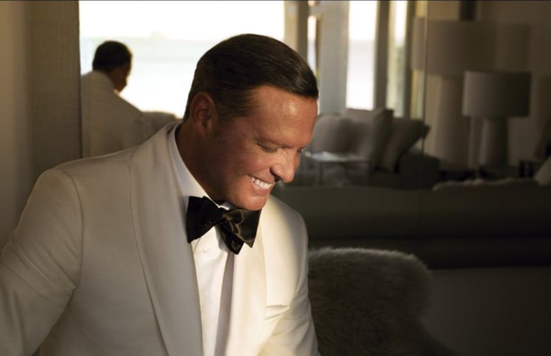 Luis Miguel confirma su noviazgo con Paloma Cuevas y comparte fotos