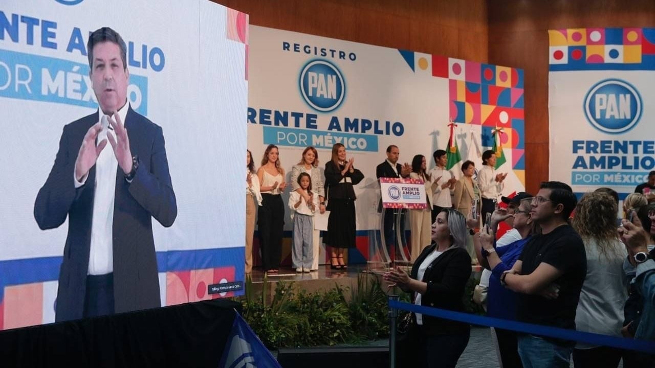 Hermano de Cabeza de Vaca lo registra  como aspirante presidencial de Va Por México