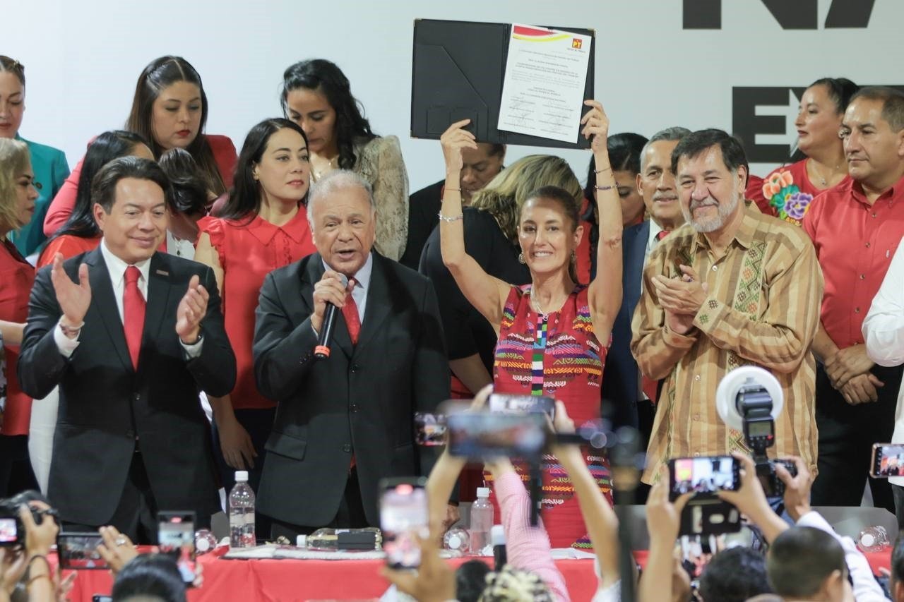 Claudia Sheinbaum recibe constancia del PT como Coordinadora de la Defensa de la Transformación