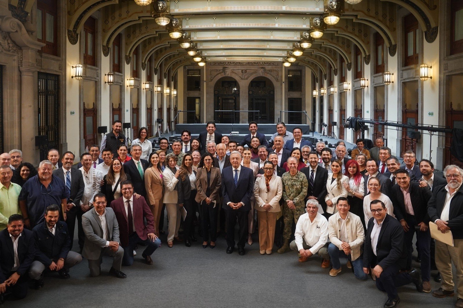 AMLO y gobernadores de la 4T acuerdan intensificar búsqueda de personas desaparecidas