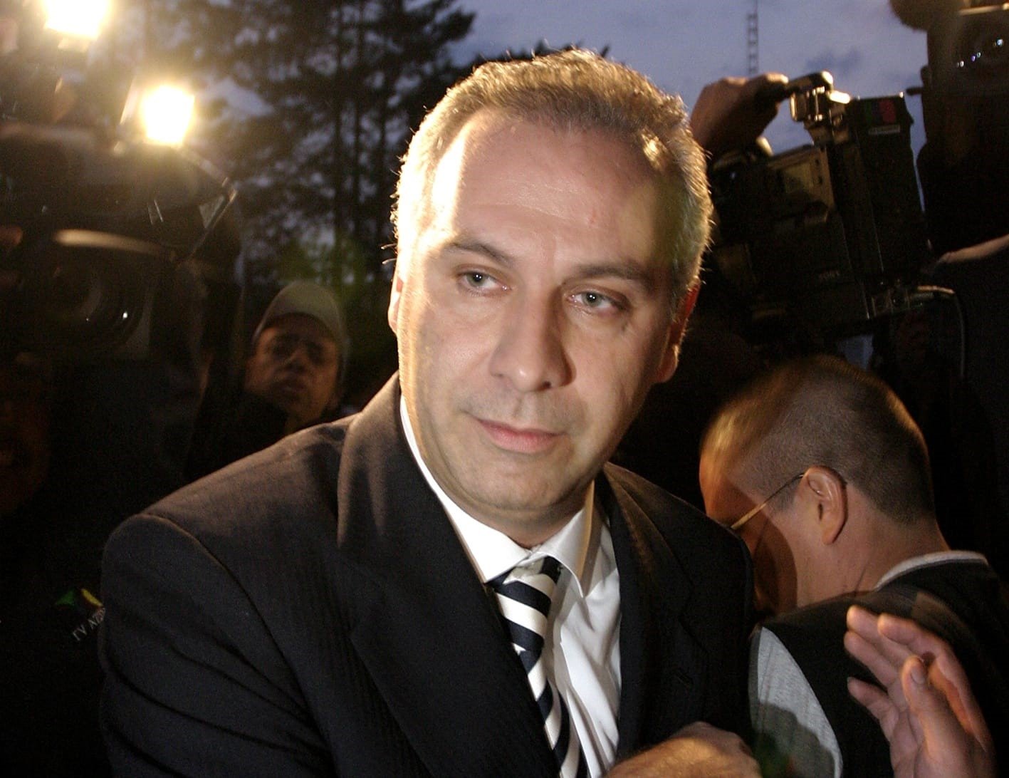 Juan Collado, esposo de Yadhira Carrillo, queda en libertad; deberá usar brazalete electrónico