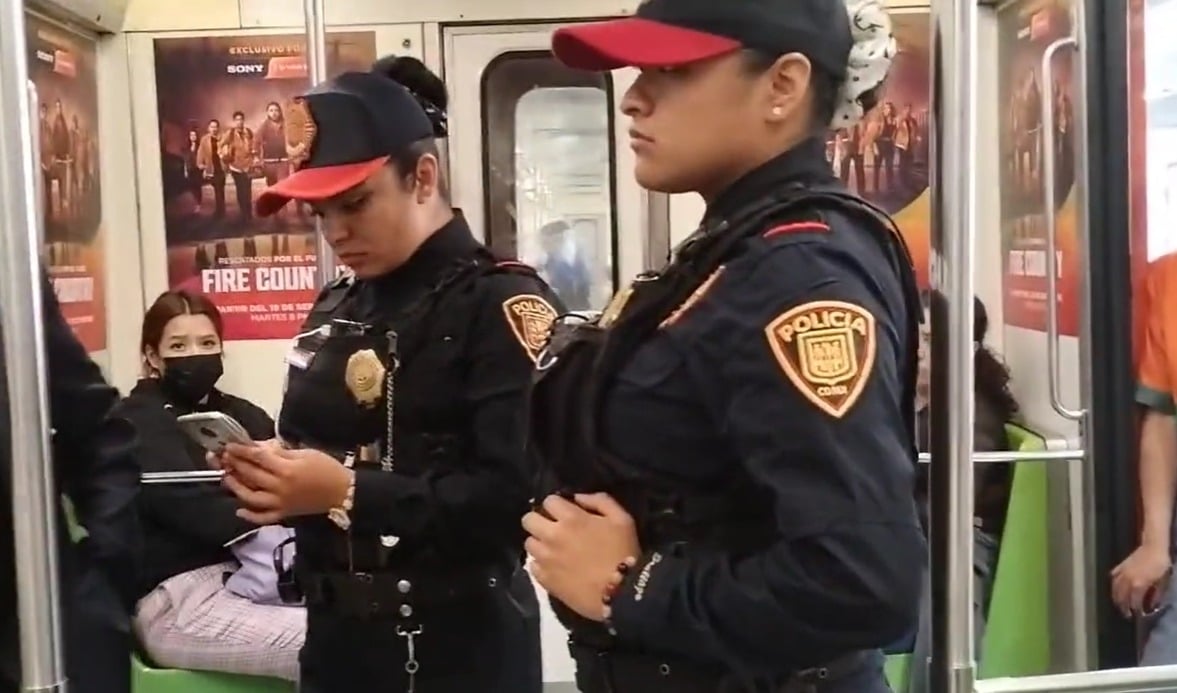 Elementos de la SSC esposan a cuatro jóvenes por quedarse dormidas en el Metro