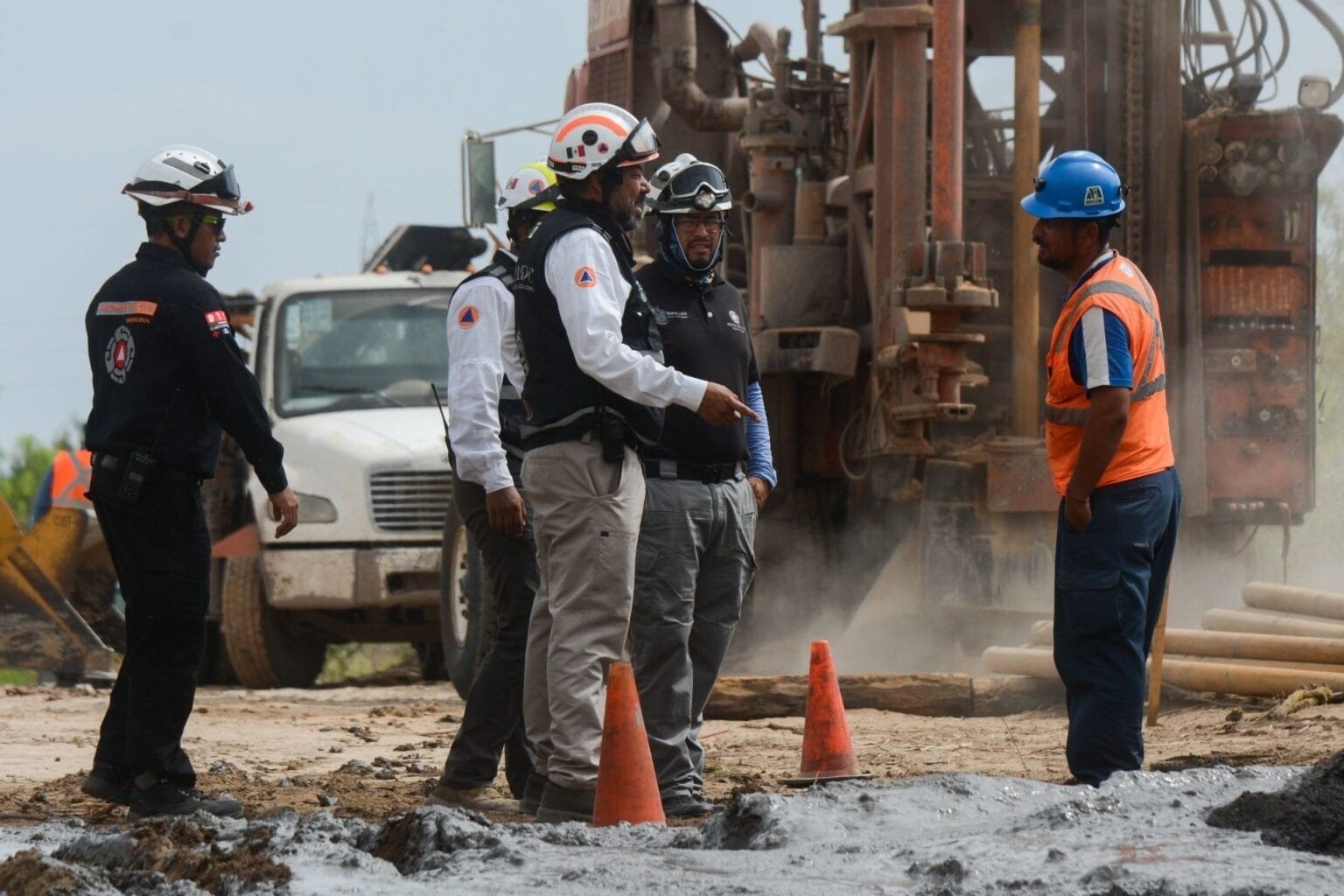 El Pinabete: Excavarán pozos adicionales para el rescate de los 10 mineros